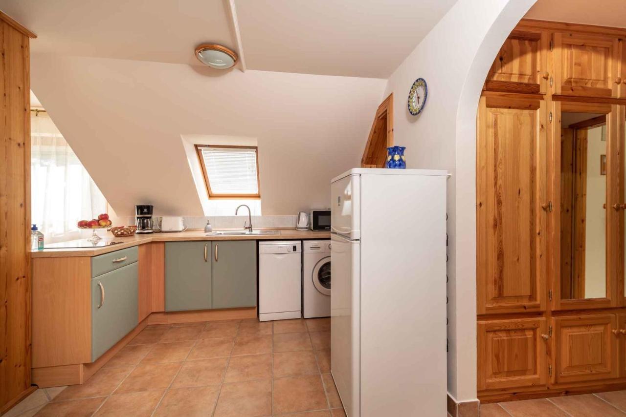 Apartment In Keszthely/Balaton 19020 Ngoại thất bức ảnh